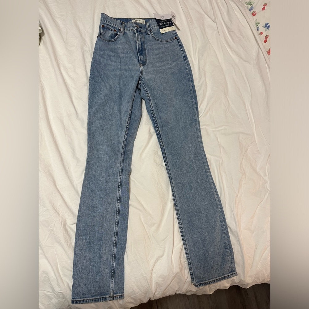 NWT- Abercrombie curve love light wash 90s slim straight ultra high rise